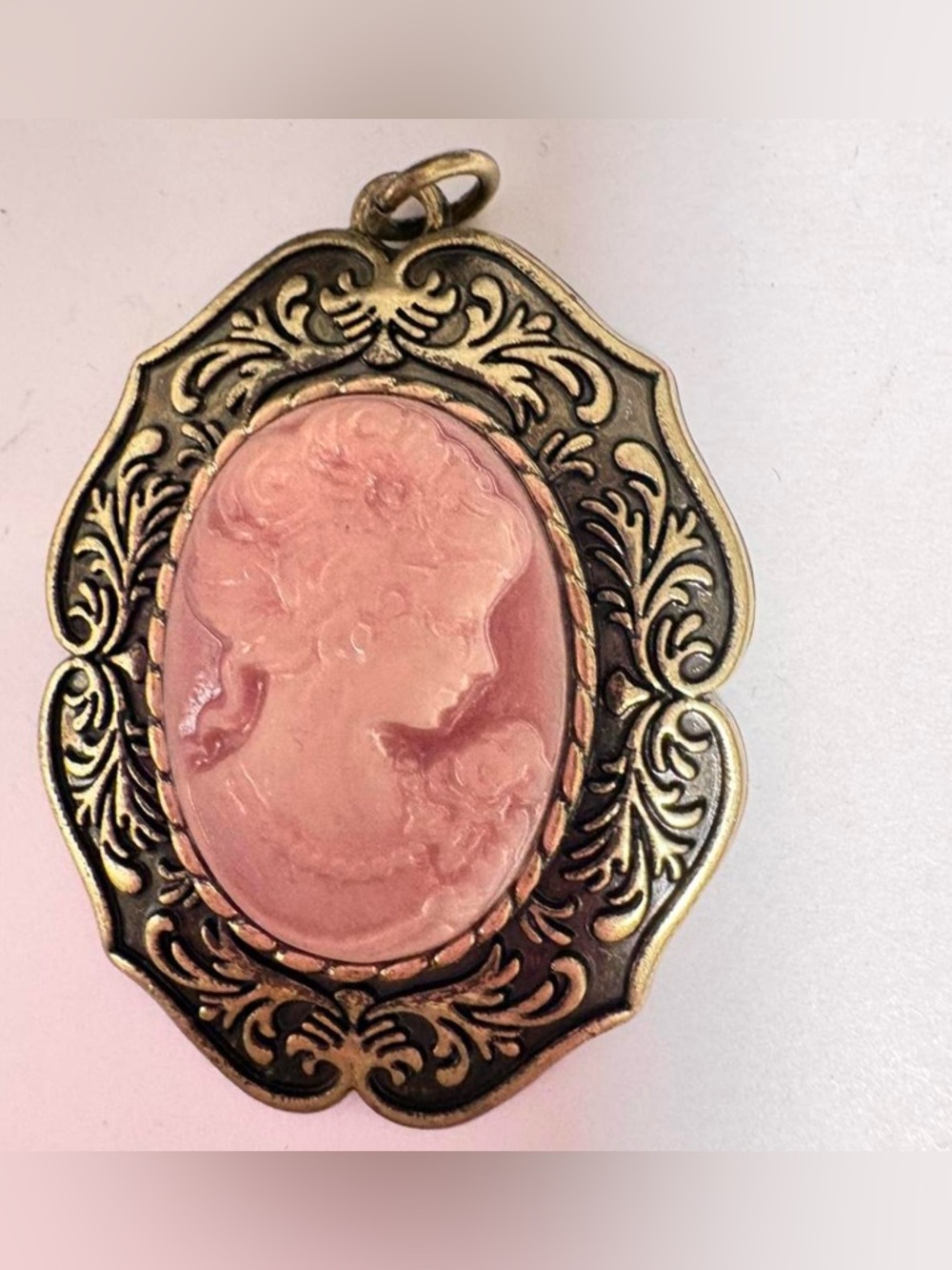 Antique-Style Pink Cameo style Pendant Necklace - Picture 4 of 5